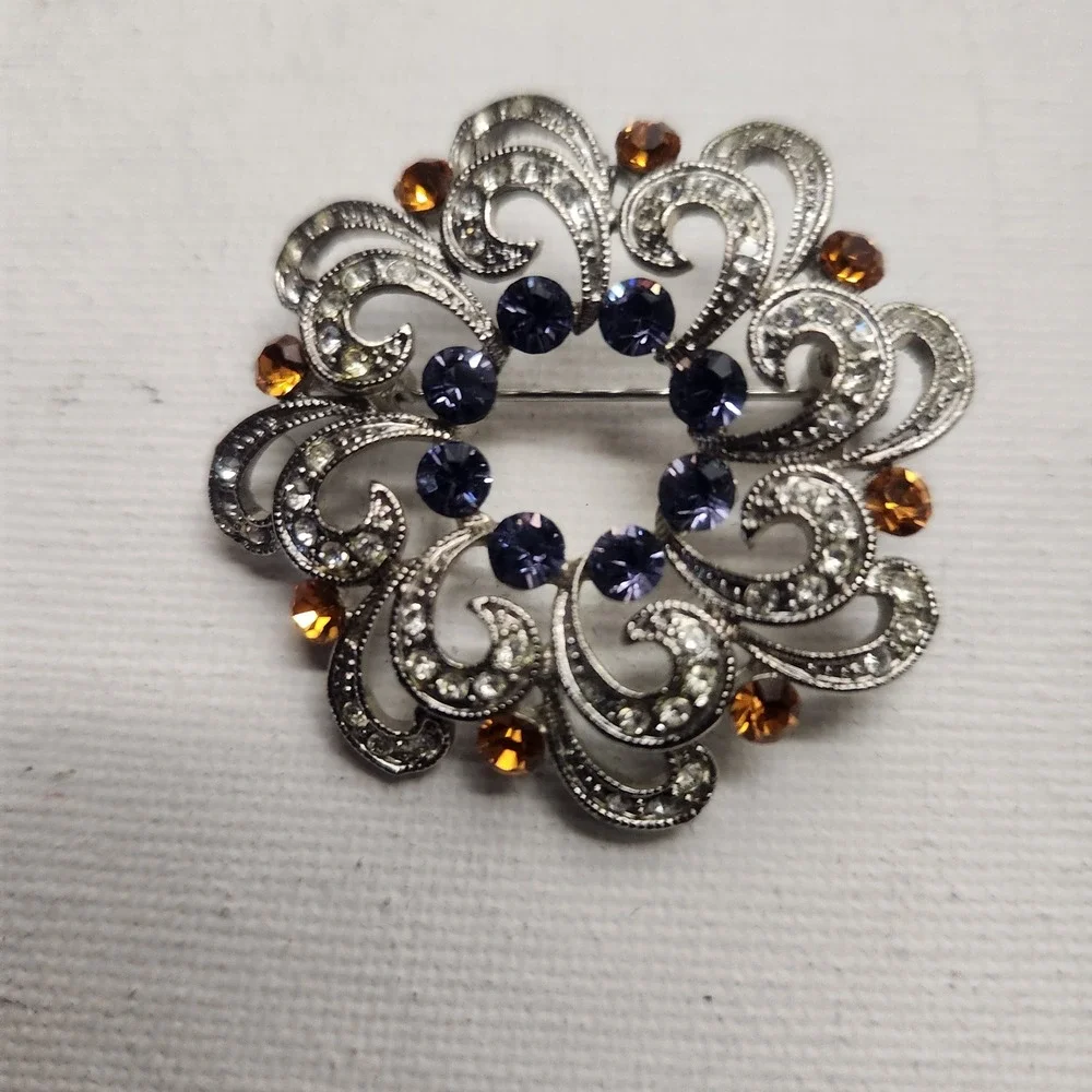 Vintage Silver Tone Rhinestone Wreath Brooch Amber Purple‎ Clear Floral Pin